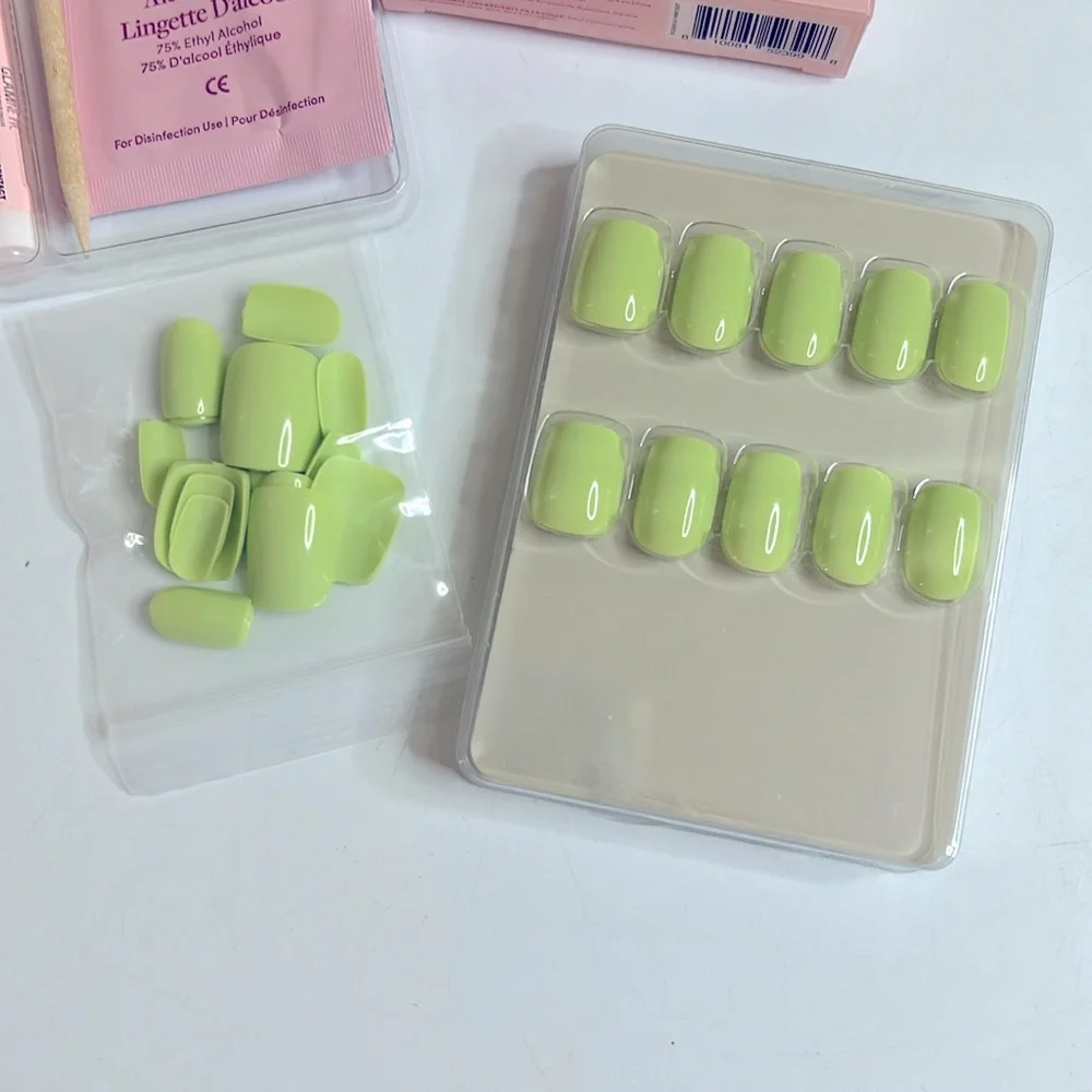 Glamnetic Press-On Nails Light Sage